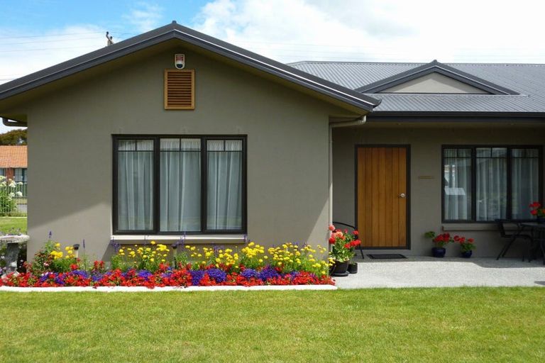 Photo of property in Woodlands Villas, 17a Sherwill Street East, Feilding, 4702