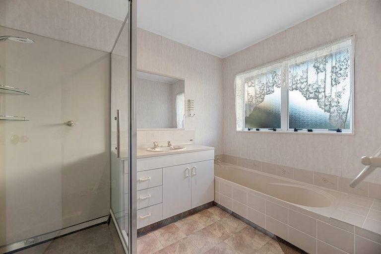 Photo of property in 5 Bayfair Drive, Mount Maunganui, 3116