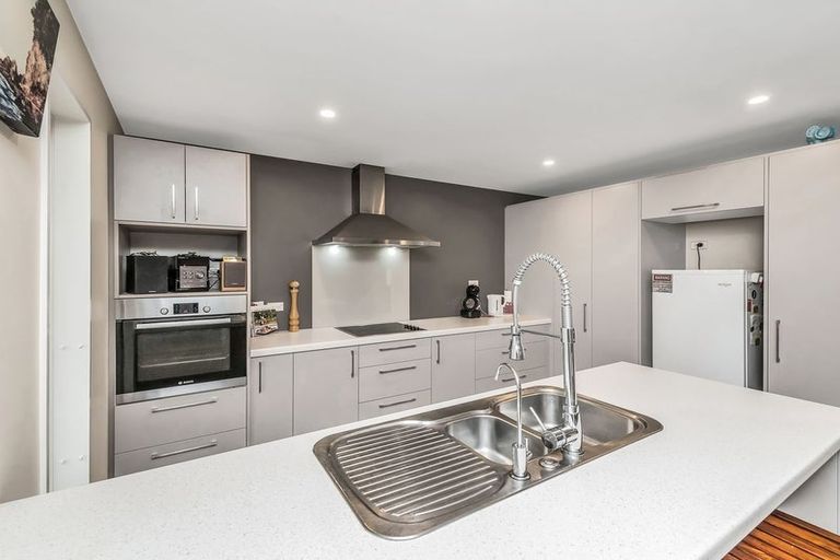 Photo of property in 30 Burnham School Road, Rolleston, 7614