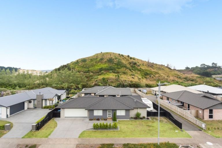 Photo of property in 296 Lakes Boulevard, Pyes Pa, Tauranga, 3112
