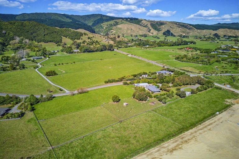 Photo of property in 63 South Manakau Road, Manakau, Otaki, 5583