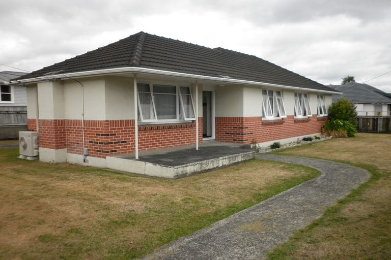 Photo of property in 43 Totara Park Road, Clouston Park, Upper Hutt, 5018