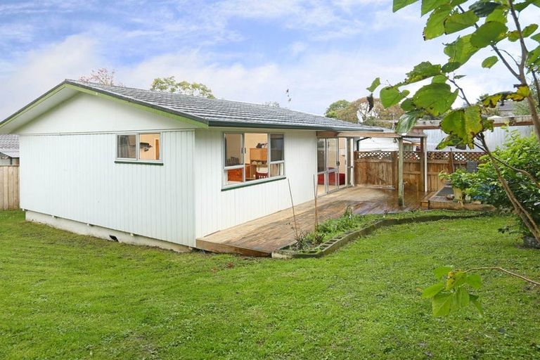 Photo of property in 2/26 Kemp Road, Massey, Auckland, 0614
