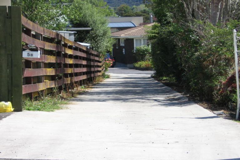 Photo of property in 5 Bishop Street, Green Bay, Auckland, 0604