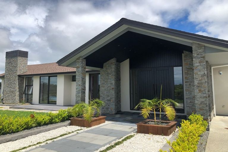 Photo of property in 10 Te Awa Place, Red Beach, 0932