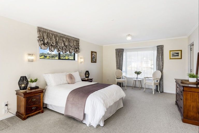 Photo of property in 4 Sunstone Crescent, Brown Owl, Upper Hutt, 5018
