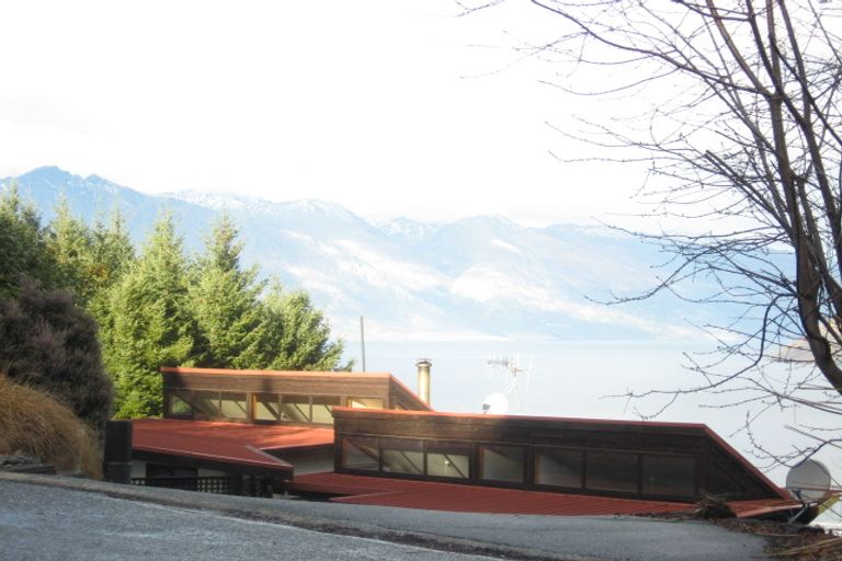 Photo of property in 14b Cameron Place, Fernhill, Queenstown, 9300