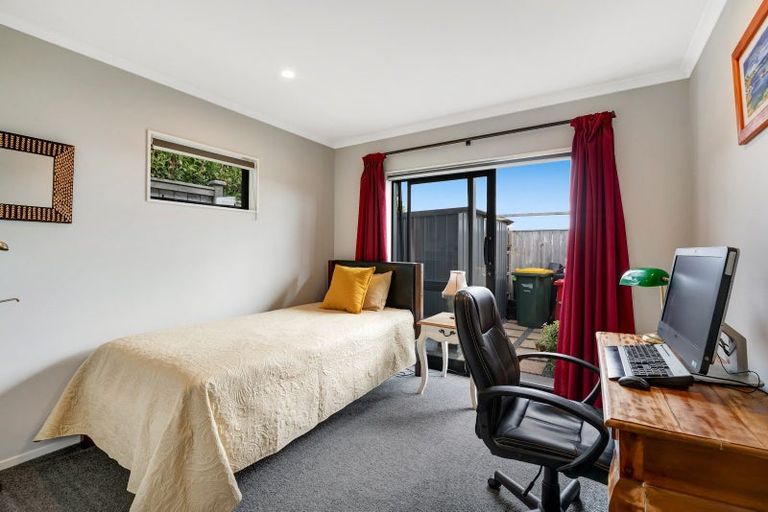 Photo of property in 14 Kingfisher Road, Silverdale, 0932