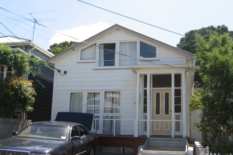 Photo of property in 4 Ranfurly Terrace, Mount Cook, Wellington, 6021