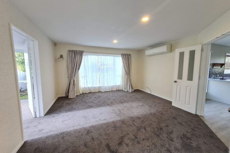 Photo of property in 2 Hatfield Place, Avonhead, Christchurch, 8042