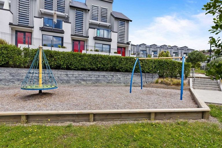 Photo of property in 72 Makamaka Lane, Albany Heights, Auckland, 0632