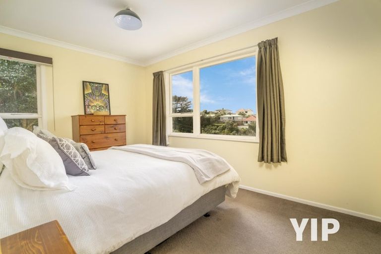 Photo of property in 16 Salford Street, Newlands, Wellington, 6037