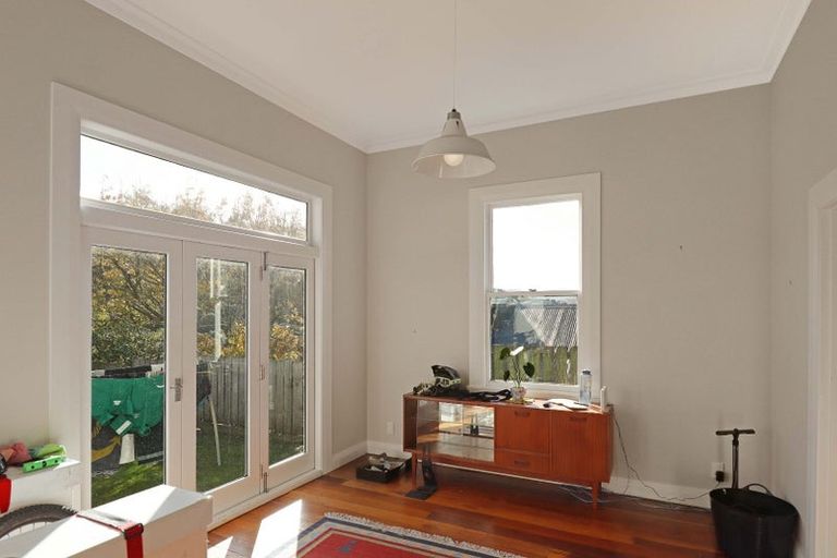 Photo of property in 24 Lincoln Street, Brooklyn, Wellington, 6021
