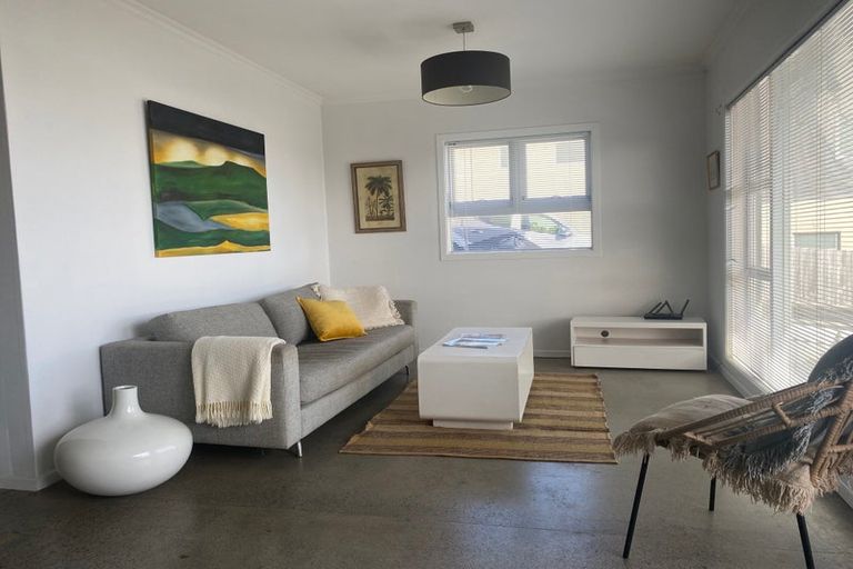 Photo of property in 3/23a Hamblyn Street, Strandon, New Plymouth, 4312