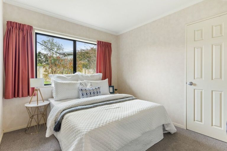 Photo of property in 1 Cabeleigh Drive, Helensville, 0800