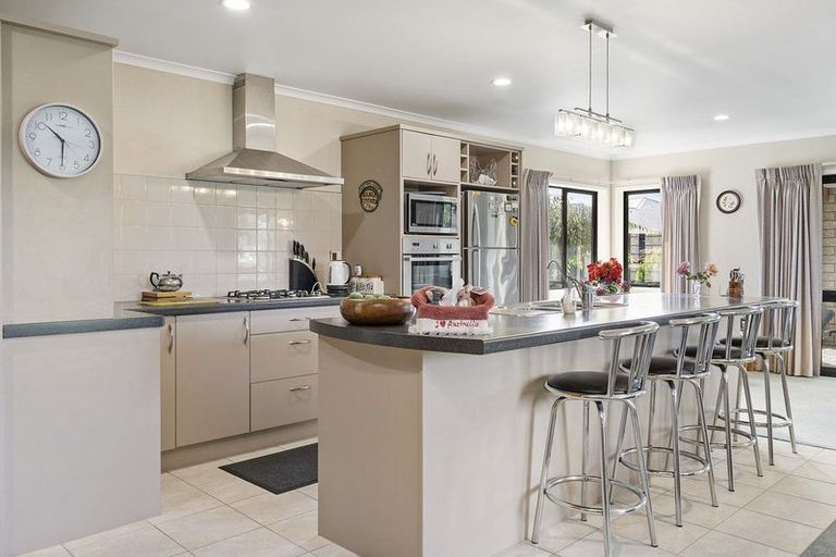 Photo of property in 36 Madison Street, Cambridge, 3434