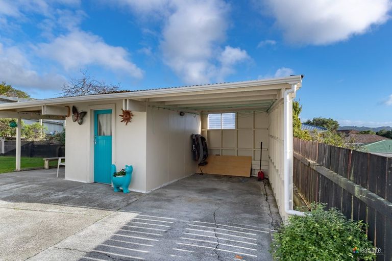 Photo of property in 6a Quinn Grove, Ranui, Porirua, 5024