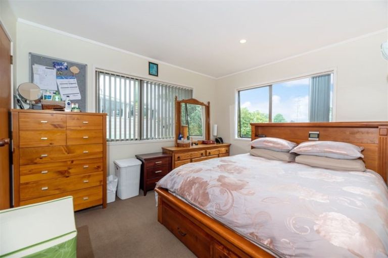 Photo of property in 92 Kemp Road, Massey, Auckland, 0614