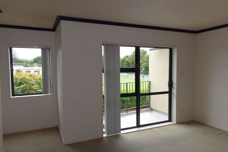 Photo of property in 6/15 Harbour View Road, Te Atatu Peninsula, Auckland, 0610