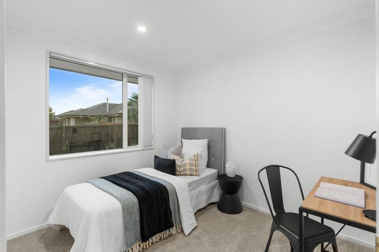 Photo of property in 17 Cunneen Place, Aidanfield, Christchurch, 8025