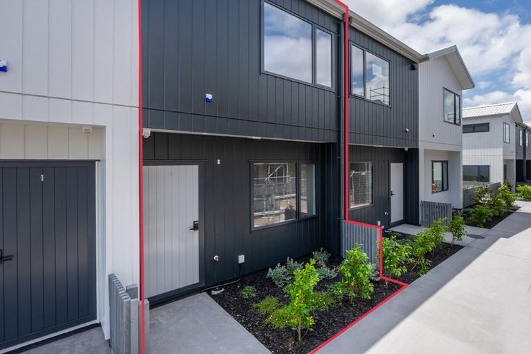 Photo of property in 2/17 Samuel Marsden Place, Whenuapai, 0618