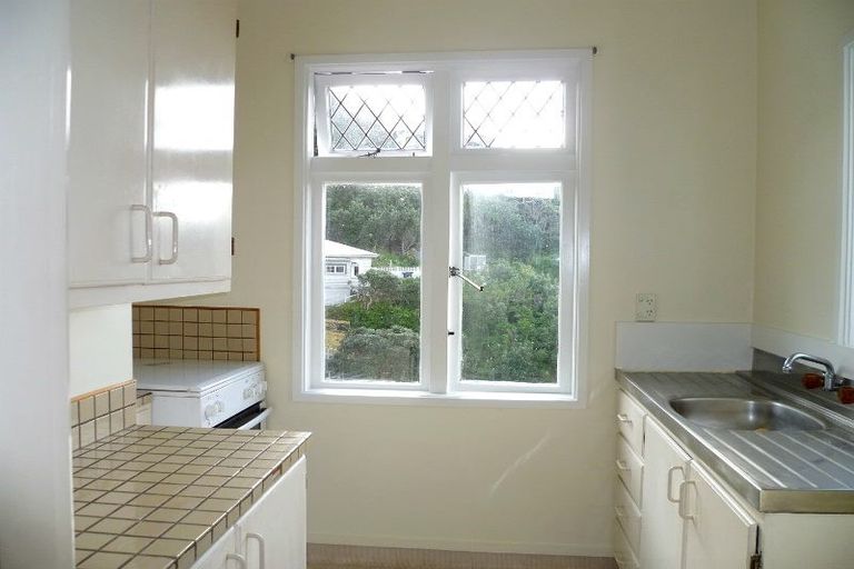 Photo of property in 9 Hungerford Road, Lyall Bay, Wellington, 6022