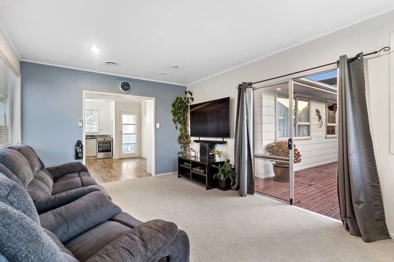 Photo of property in 53 Helena Street, Massey, Auckland, 0614