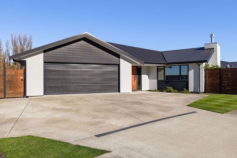 Photo of property in 40 Freedom Drive, Kelvin Grove, Palmerston North, 4414