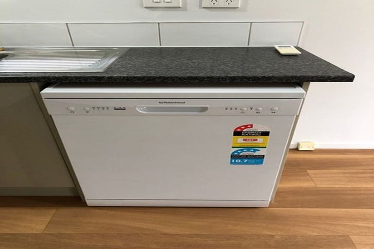 Photo of property in 42 Pisces Road, Glen Eden, Auckland, 0602