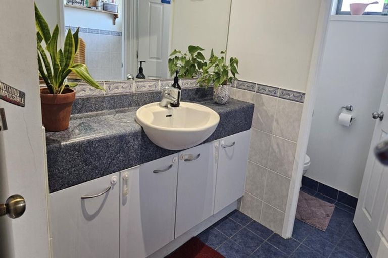 Photo of property in 11 San Vito Place, Henderson, Auckland, 0612
