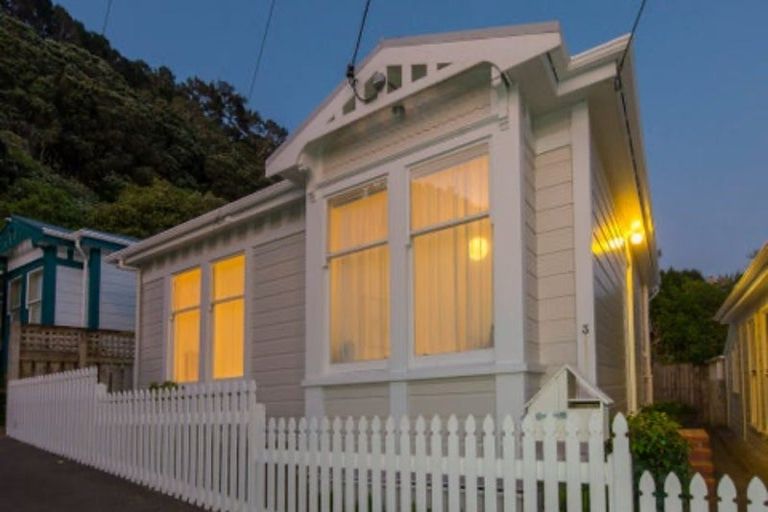 Photo of property in 3 Aorangi Terrace, Thorndon, Wellington, 6011