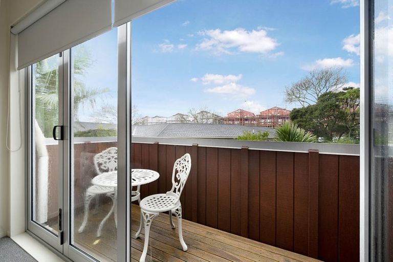 Photo of property in 76n Edmonton Road, Henderson, Auckland, 0612