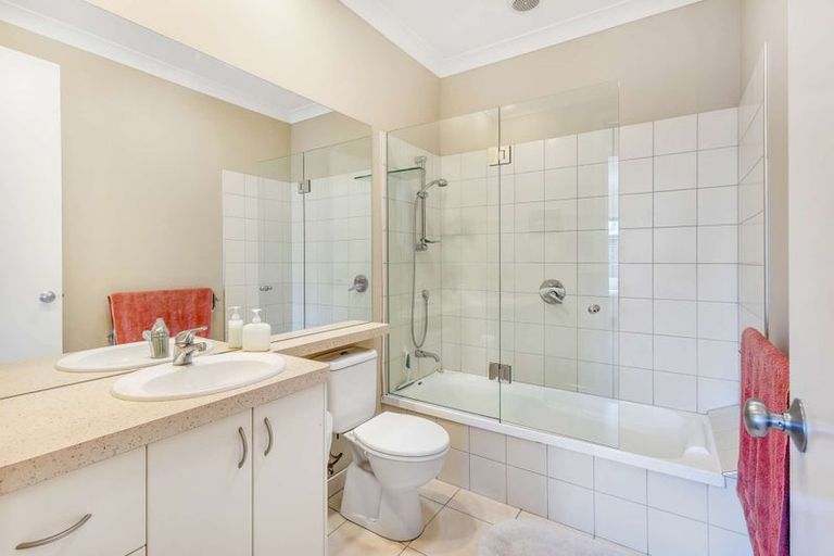 Photo of property in 28 Delta Mews Place, Clive, 4102