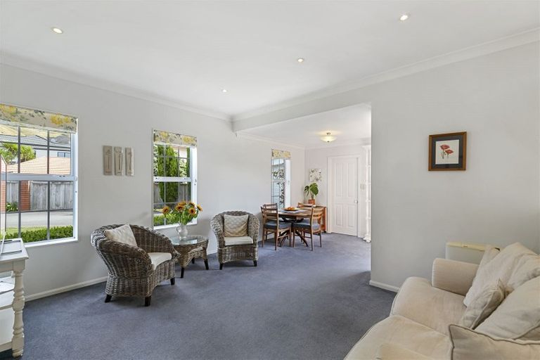 Photo of property in 21 Claverton Grove, Churton Park, Wellington, 6037