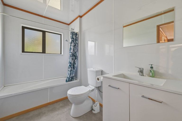 Photo of property in 14 Charles Road, Hannahs Bay, Rotorua, 3010