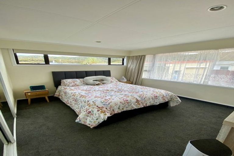 Photo of property in 5 Kairanga Crescent, Wainuiomata, Lower Hutt, 5014