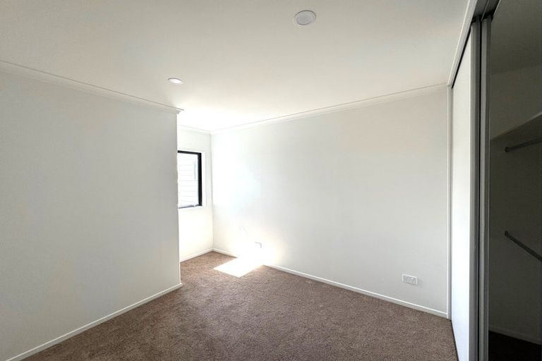 Photo of property in 56d Cyclamen Road, Mangere, Auckland, 2022