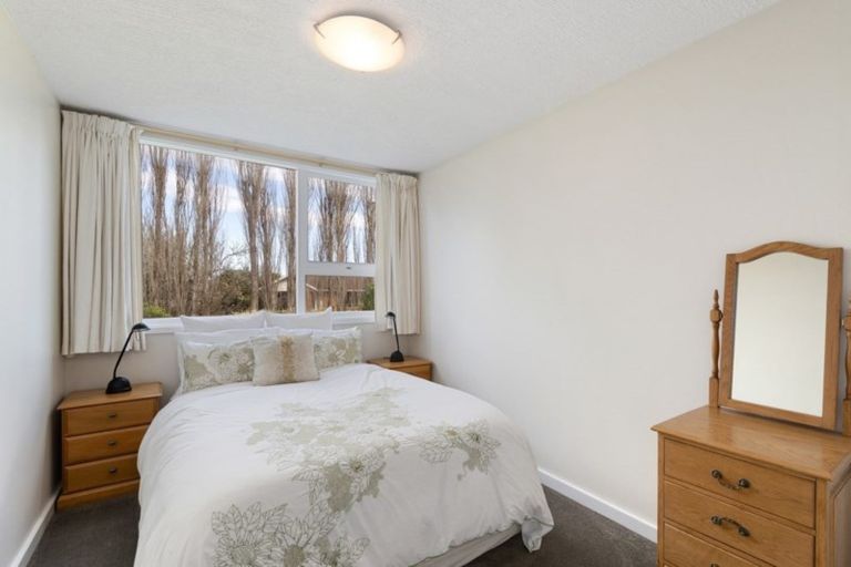 Photo of property in 21 Highfield Place, Avonhead, Christchurch, 8042