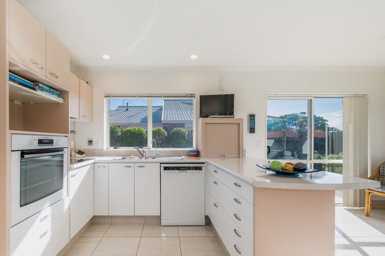 Photo of property in 28 Beach Haven Place, Paraparaumu Beach, Paraparaumu, 5032