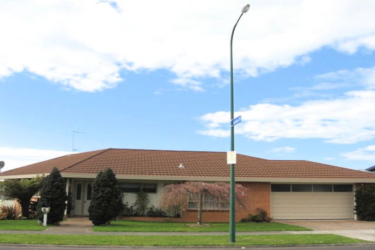 Photo of property in 19 Meadowviews Drive, Welcome Bay, Tauranga, 3112