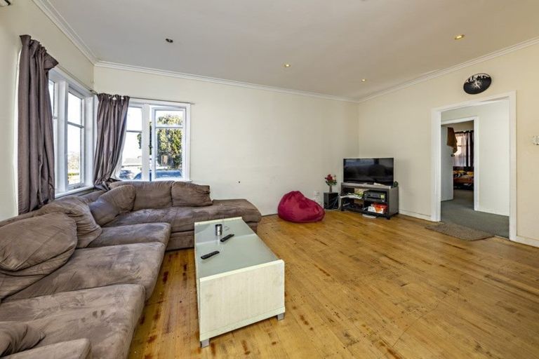 Photo of property in 16 Freyberg Avenue, Papatoetoe, Auckland, 2104