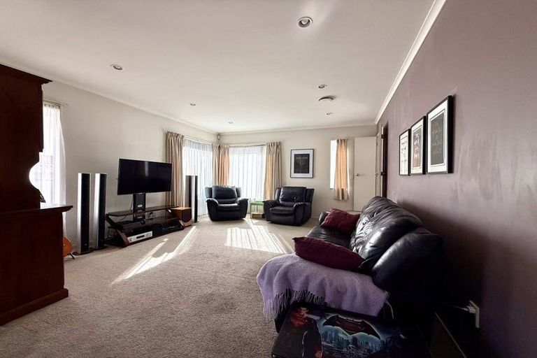 Photo of property in 84 Moyrus Crescent, East Tamaki Heights, Auckland, 2016