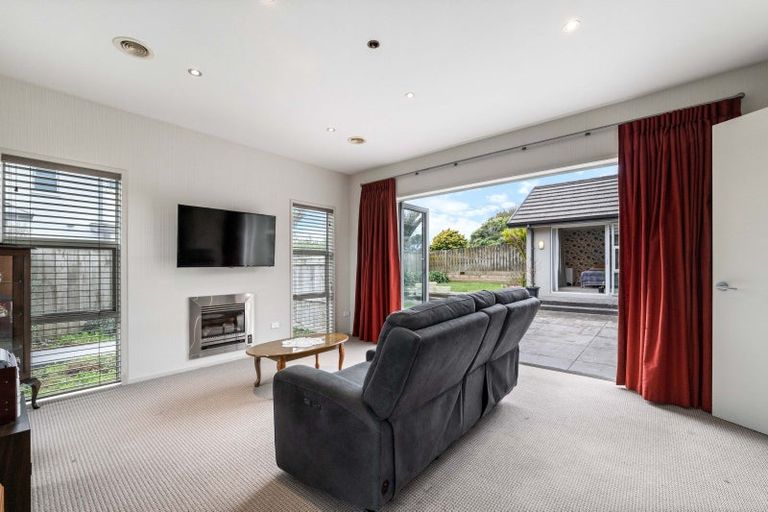 Photo of property in 4 Links Drive, Waiwhakaiho, New Plymouth, 4312