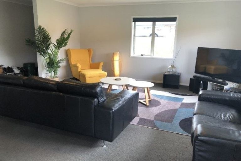 Photo of property in 86 Sunstone Crescent, Timberlea, Upper Hutt, 5018