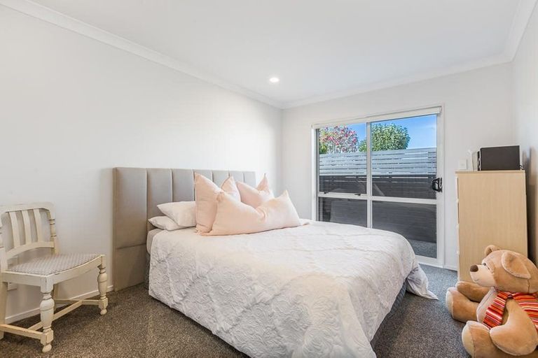 Photo of property in 32 Sunny Crescent, Huapai, Kumeu, 0810