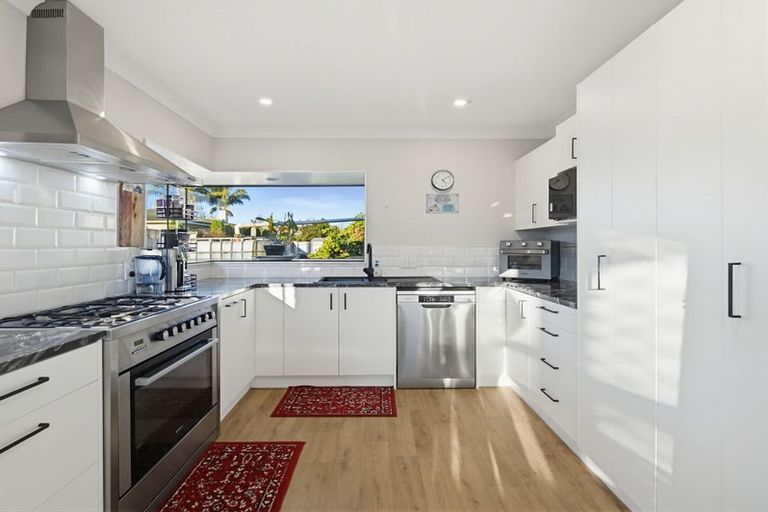 Photo of property in 77 Avondale Road, Taradale, Napier, 4112