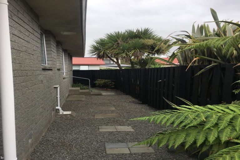 Photo of property in 1/62a Mackenzie Avenue, Woolston, Christchurch, 8023
