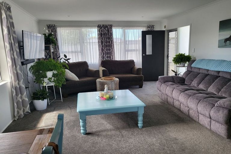 Photo of property in 11 Chester Street, Taradale, Napier, 4112
