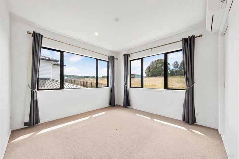Photo of property in 42 Accolage Boulevard, Kumeu, 0810