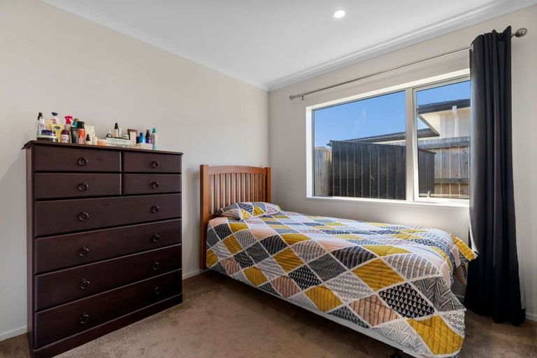 Photo of property in 13 Whareatua Avenue, Takanini, 2112